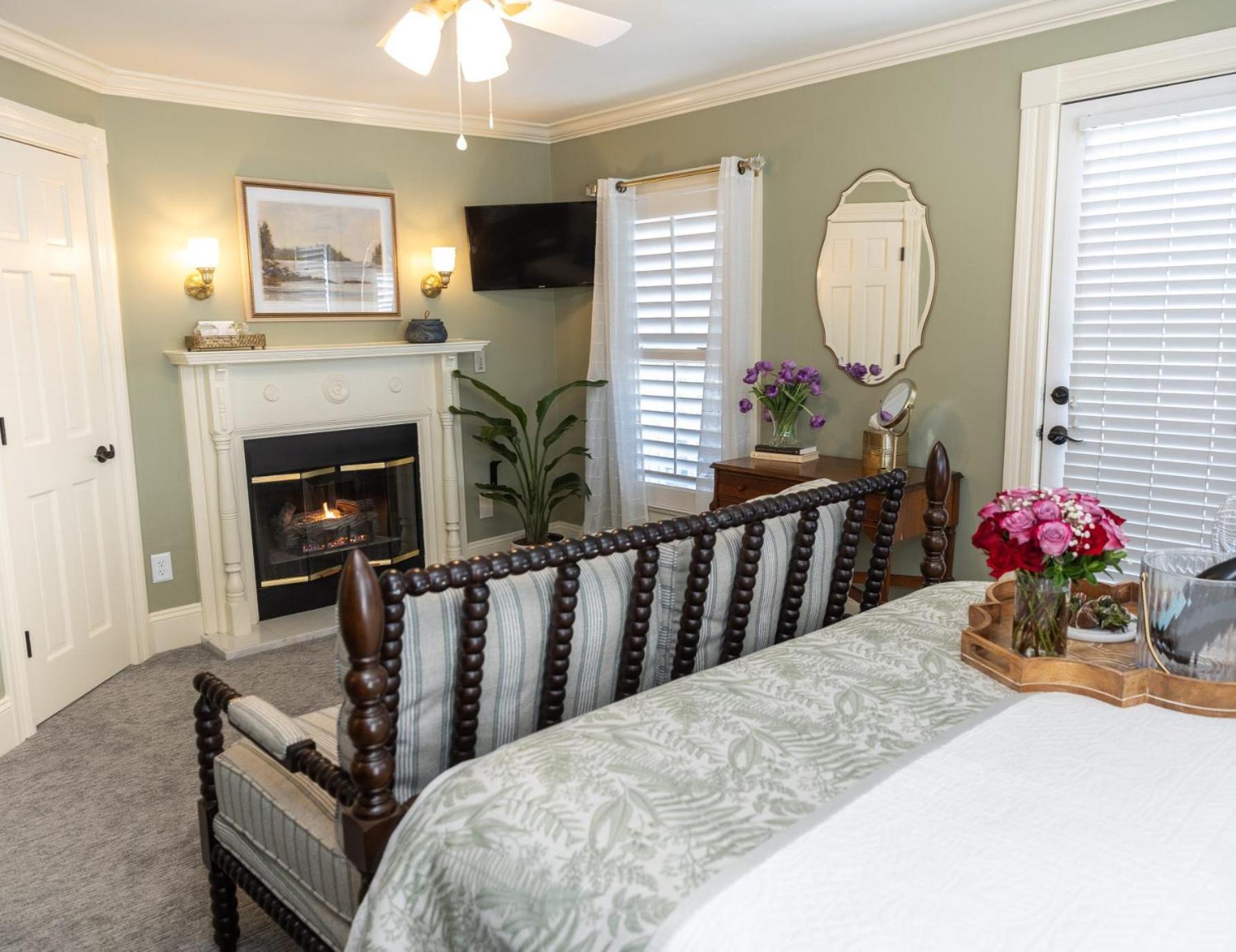 White Doe Inn Bed & Breakfast Manteo Esterno foto
